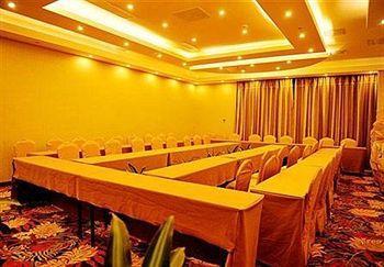 Nanchang Huayu New World Hotel Екстериор снимка