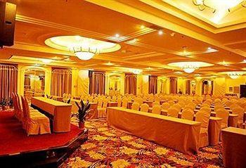 Nanchang Huayu New World Hotel Екстериор снимка